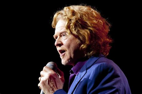 does simply red tour